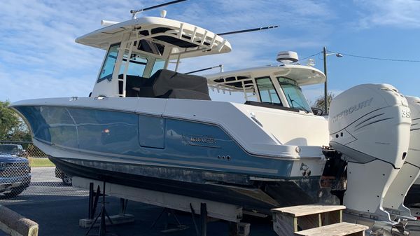 Boston Whaler 330 Outrage
