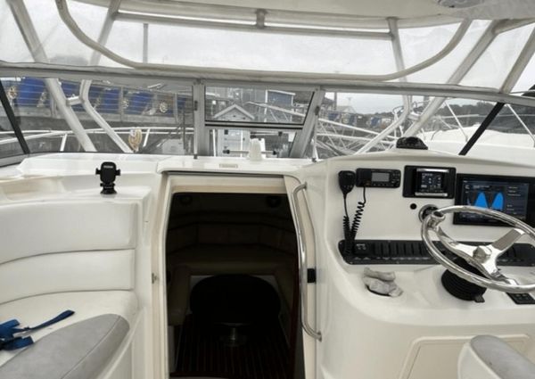 Boston Whaler 305 Conquest image