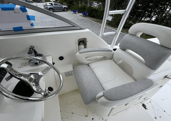 Boston Whaler 305 Conquest image