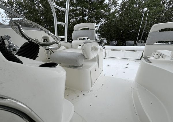 Boston Whaler 305 Conquest image