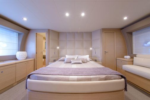 Ferretti Yachts 690 image