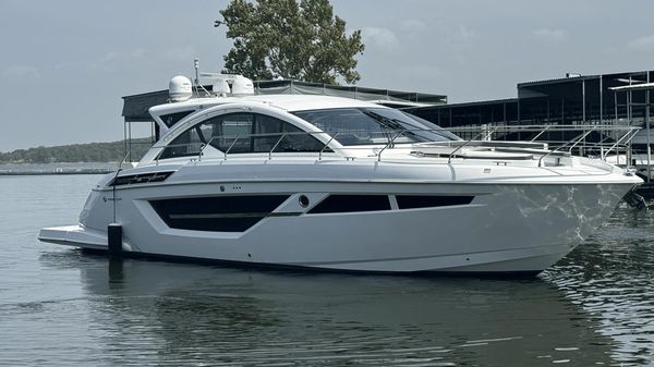 Cruisers Yachts 50 Cantius 