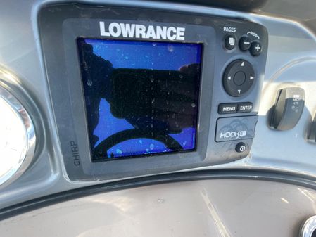 Sun Tracker Fishin' Barge 20 DLX image
