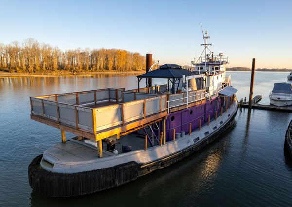 Tugboat Liveaboard image