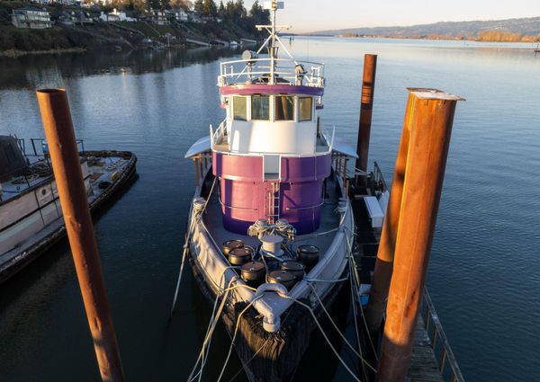 Tugboat Liveaboard image