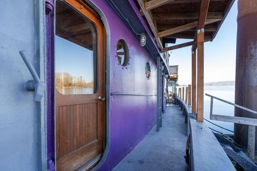 Tugboat Liveaboard image