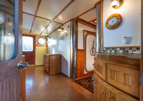 Tugboat Liveaboard image