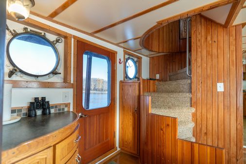 Tugboat Liveaboard image