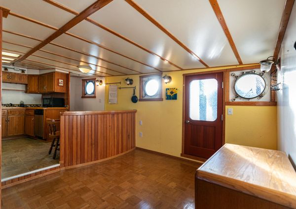 Tugboat Liveaboard image