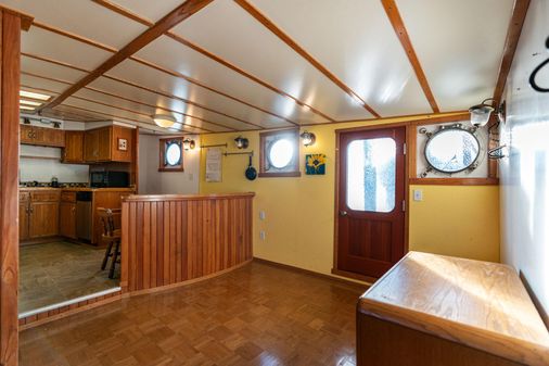 Tugboat Liveaboard image