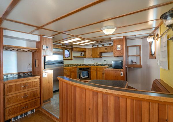 Tugboat Liveaboard image