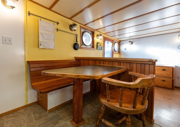 Tugboat Liveaboard image