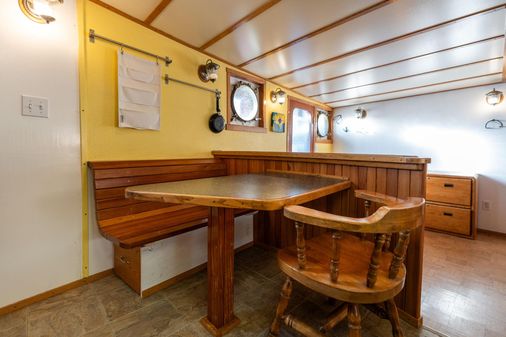 Tugboat Liveaboard image