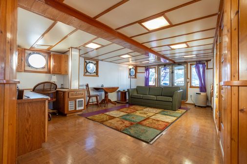 Tugboat Liveaboard image