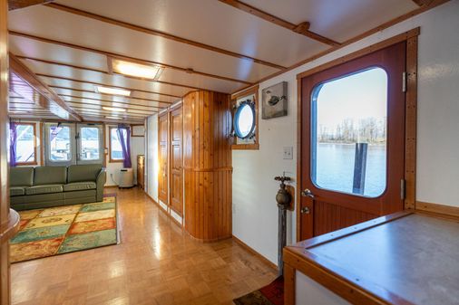 Tugboat Liveaboard image