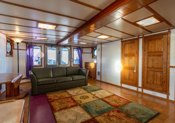 Tugboat Liveaboard image