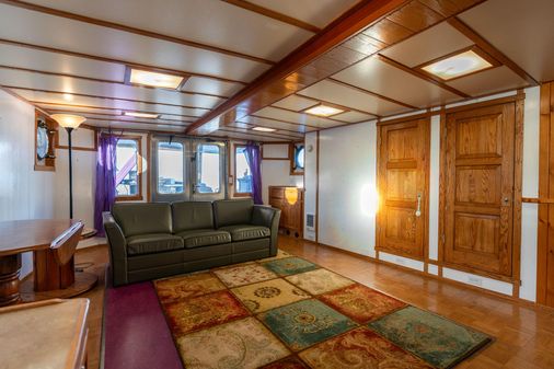 Tugboat Liveaboard image