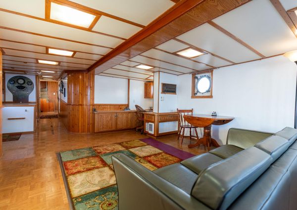 Tugboat Liveaboard image