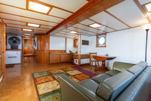 Tugboat Liveaboard image