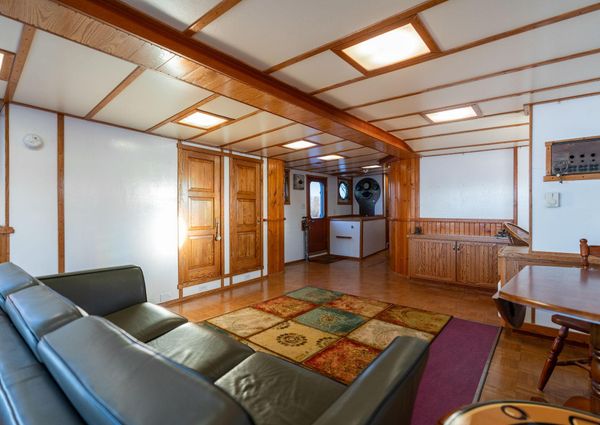 Tugboat Liveaboard image