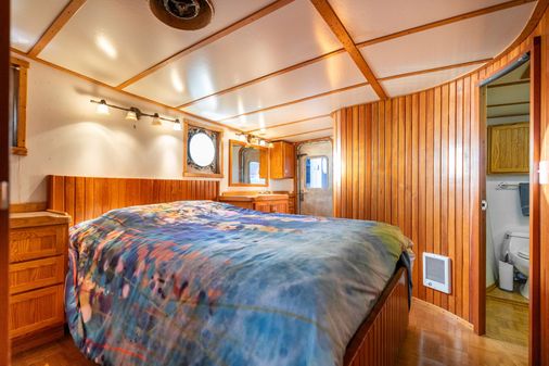 Tugboat Liveaboard image