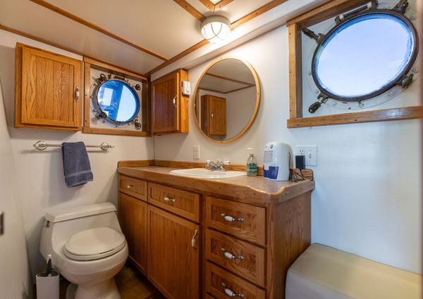 Tugboat Liveaboard image