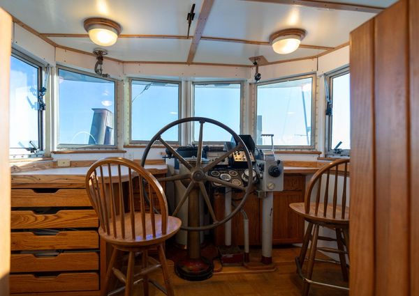 Tugboat Liveaboard image