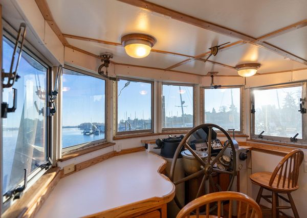 Tugboat Liveaboard image