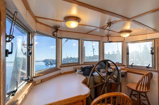 Tugboat Liveaboard image