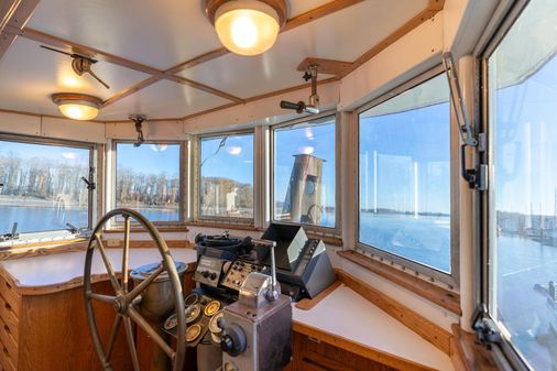 Tugboat Liveaboard image