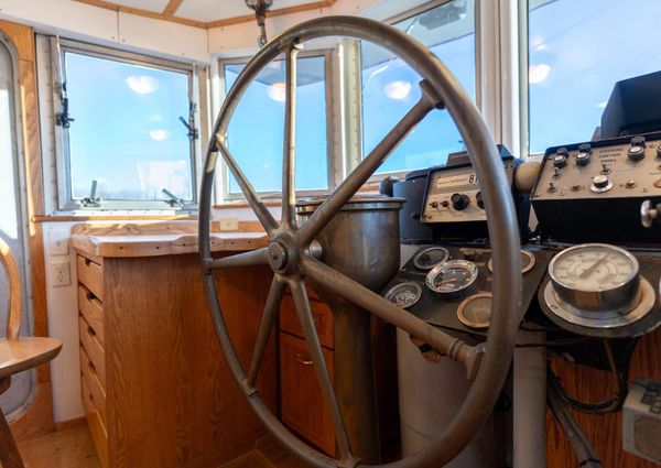 Tugboat Liveaboard image