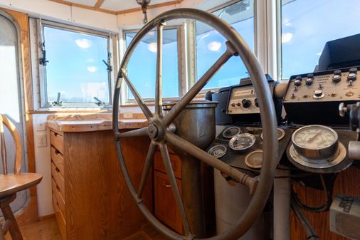 Tugboat Liveaboard image