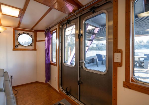 Tugboat Liveaboard image