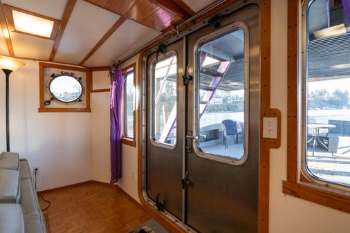 Tugboat Liveaboard image