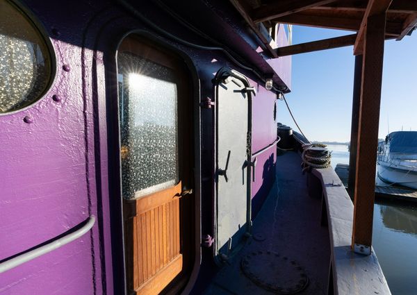 Tugboat Liveaboard image