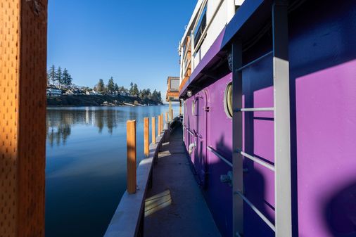 Tugboat Liveaboard image