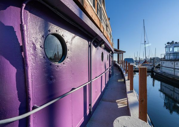 Tugboat Liveaboard image