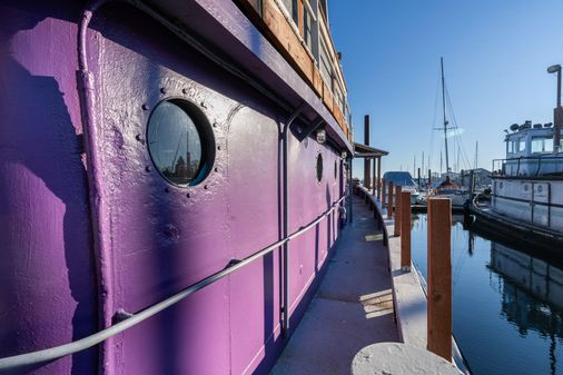 Tugboat Liveaboard image