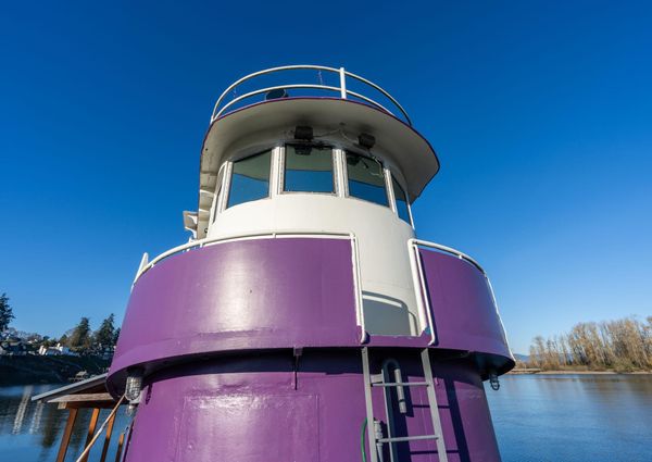 Tugboat Liveaboard image