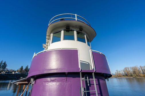 Tugboat Liveaboard image