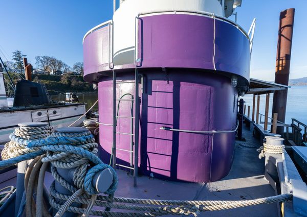 Tugboat Liveaboard image