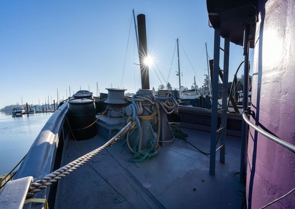 Tugboat Liveaboard image