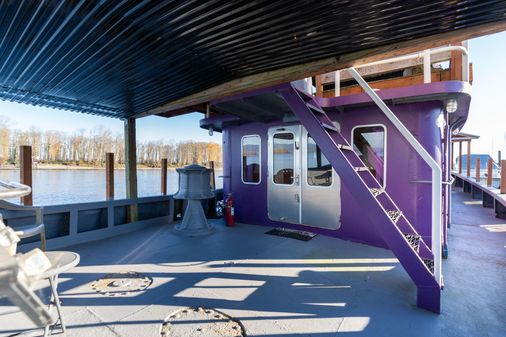 Tugboat Liveaboard image