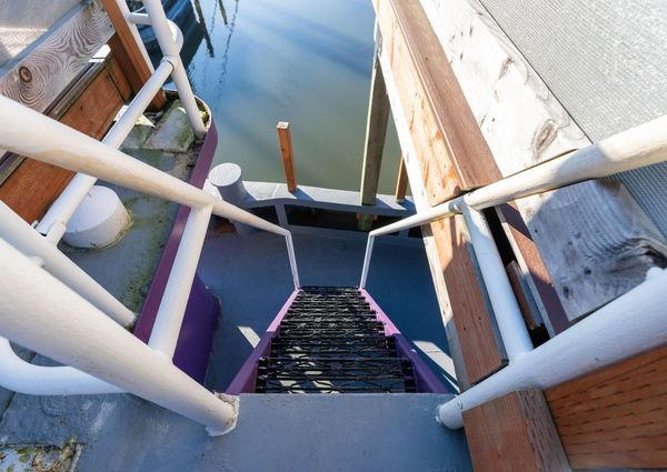 Tugboat Liveaboard image