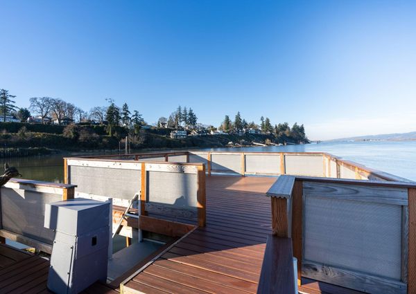 Tugboat Liveaboard image