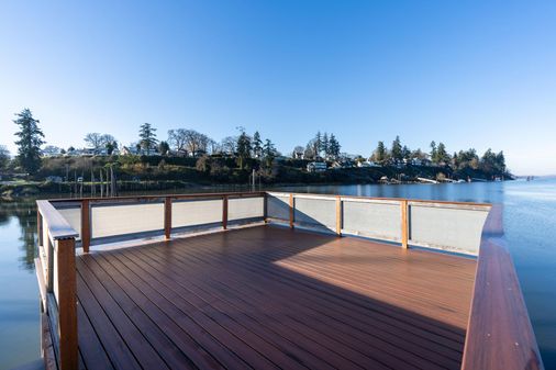 Tugboat Liveaboard image