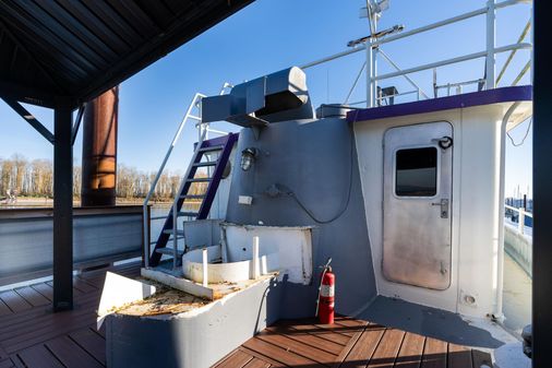 Tugboat Liveaboard image