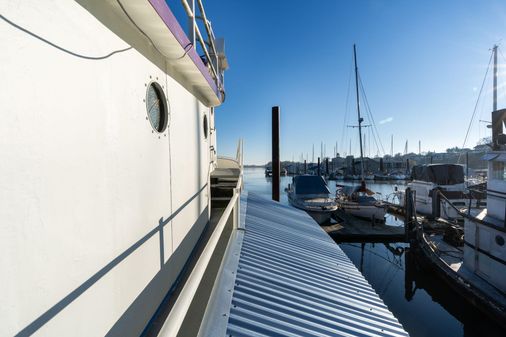 Tugboat Liveaboard image