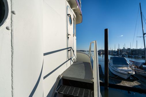 Tugboat Liveaboard image