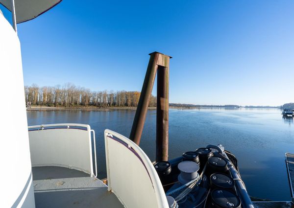 Tugboat Liveaboard image